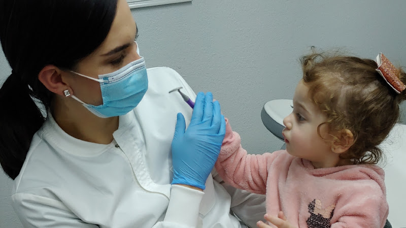 Dra. Amalia Herrera Salinas - Odontopediatra
